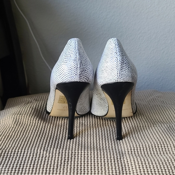 Mi Piaci Gray and Black Leather Shoes - Picture 5 of 8